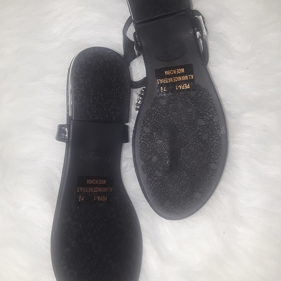 🆕️5⭐PRICE FIRM Black Faux Leather sandals - Picture 4 of 7